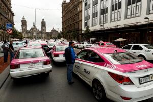 Protesta de taxistas en Ciudad de México contra plataformas digitales