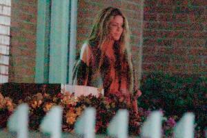 Así fue captada Shakira al salir de la casa de sus padres en Barranquilla, Colombia, el pasado lunes 16 de octubre. 