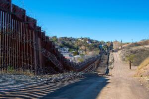 expolicía Eagle Pass casas escondite tráfico inmigrantes