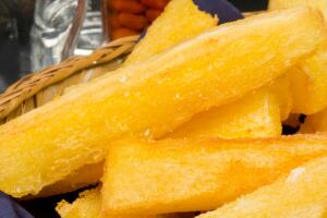 mandioca-frita-crocante-0117-1400x800.jpg