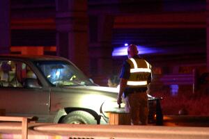 conductor muere volcadura prensado Loop 410 San Antonio Texas