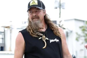 Dusty Crum cazador de pitones