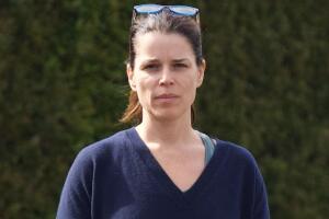 Neve Campbell de Scream en la actualidad The Grosby Group.jpg