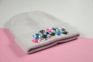 decora-tu-gorro-de-lana-con-gemas5.jpg