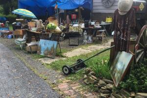 Veterano enfermo organiza ventas de garage para financiar su propio entierro