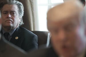 Steve Bannon prometió defender la agenda de Trump, parece que incluso del propio presidente.