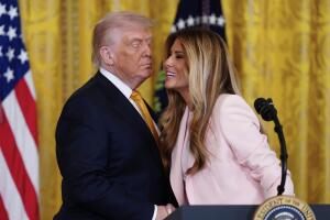 Donald y Melania Trump en homenaje a madres militares 