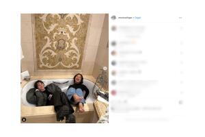 Ángela Aguilar y Mónica Corgan juntas.