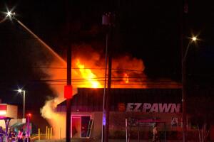 incendio casa de empeño fuego San Antonio Texas