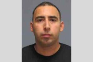 bebé inconsciente auto Antonio Almaraz arrestado oficial Condado Bexar San Antonio Texas