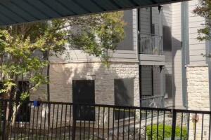 homicidio Austin mujer hispana asesinada Austin APD Waters at Bluff Springs crimen Austin