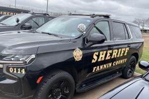 Fannin County Texas tiroteo sheriff Texas Rangers investigación agente herido sospechoso muerto County Road 5012