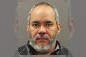 Carols Aponte acusado de agredir sexualmente a dos menores de edad 