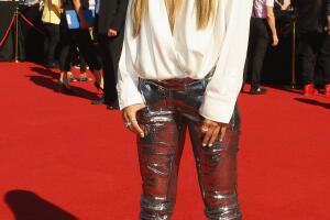 pantalones-plateados 2.jpg