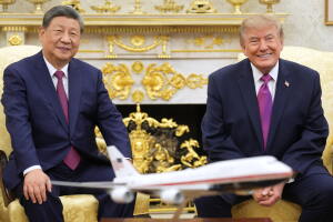 Donald Trump y Xi Jinping sostienen una reunión en el Despacho Oval 
