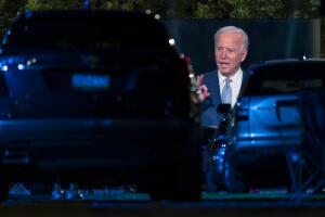 autocine-biden2.jpeg