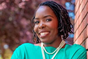 Flojaune Cofer: La epidemióloga que aspira a ser la alcaldesa de Sacramento