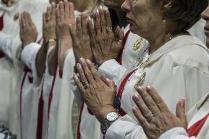 La ceremonia contó con la interpretación de una soprano que  ofreció un canto dedicado a la Virgen de la Caridad, conocida como la “Virgen Mambisa” porque los independentistas la veneraron durante su alzamiento contra la corona española a fines del siglo XIX.