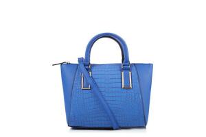 carteras-azules-a-la-moda 1.jpg