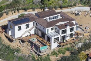 EXC Justin & Hailey Bieber mansion in LA