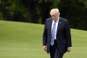 La salida de Comey no ha empeorado (ni mejorado) la popularidad de Trump