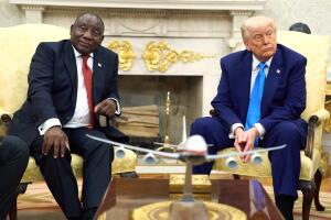 El presidente Donald Trump se reúne con el presidente sudafricano Cyril Ramaphosa en la Oficina Oval de la Casa Blanca, el miércoles 21 de mayo de 2025, en Washington. 