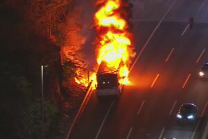 Incendio de autobús en la Turnpike en Secaucus provoca cierres y retrasos