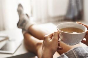 mulher-tomando-cha-12021-1400x800.jpg