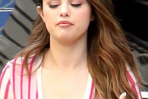EXC Selena Gomez