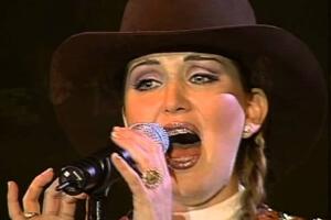 Alicia Villarreal cumplió 46 años de edad y luce feliz y radiante por todo lo que la vida le ha dado.