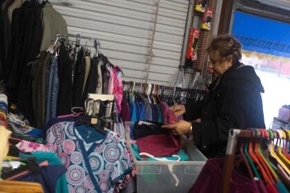 Aunque muchos no creen que Trump cumpla la amenaza, Bautista desconfía: "Cerró el Congreso y yo pienso que el Congreso es más importante que aquí. Así que no sabemos ni qué esperar de él", asegura. "Me imagino que esto también lo puede cerrar, pero esperemos que no", señala. <br>