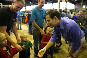Marco Rubio durante picnic familiar en Iowa