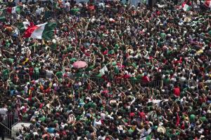 Fans en el Zócalo