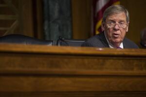 Isakson reconoce que se está viendo cada vez más afectado por el avance del Parkinson que padece.