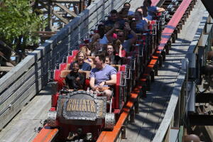 Chicago Big Brothers, Big Sisters Experience Thrill of First Roller Coaster Ride with Help of Wyndham Rewards
