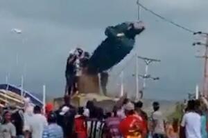 Derribo estatua Hugo Chavez Venezuela