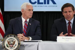 Mike Pence y Ron DeSantis