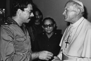 Biografía en Fotos Daniel Ortega