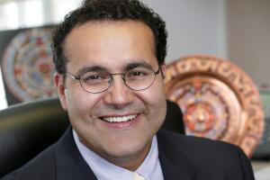 DOCTOR MEXICANO QUE TRABAJÓ EN EL CAMPO CONFÍA EN LA PASIÓN PARA PROSPERAR