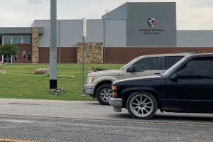 Veterans-Memorial-preparatoria-estudiantes-armas