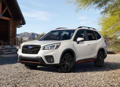 <h3 class="cms-H3-H3"><b>Si compras un modelo 2020</b></h3><br>
<br>
<b>Precio inicial:</b> $24,495
<br>
<b>Costo real de propiedad después de 5 años:</b> $40,993
<br>
<b>Depreciación después de 15 años:</b> $21,505
<br>
<b>Valor del vehículo en 2035:</b> $2,990