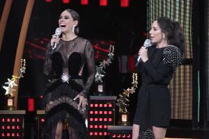 Inés Gómez Mont recibe la patadita de la suerte de Galilea Montijo