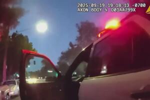 Un hombre en patineta muere tras ser atropellado por una patrulla policial en Highland Park.