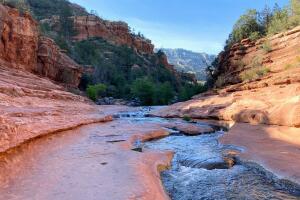 Descubre y sumérgete en el Parque Estatal Slide Rock en Sedona