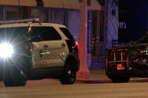 Bebé recién nacido encontrado con vida junto a un contenedor de basura en Riverside