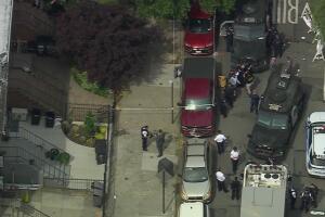 Policía de Nueva York resulta herido tras tiroteo con sospechoso atrincherado en Brooklyn.