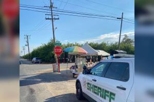 Una pareja robó a un vendedor ambulante en Cartmill, Tulare.