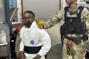 El arma usada en el tiroteo fue comprada  por Quornelius Radford en Florida en mayo de 2025.
