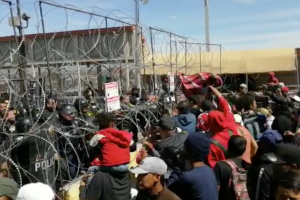 inmigrantes-El-Paso-puente-bloqueo-enfrentamiento
