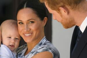 Primera foto de Lilibet Diana en tarjeta navideña del príncipe Harry           